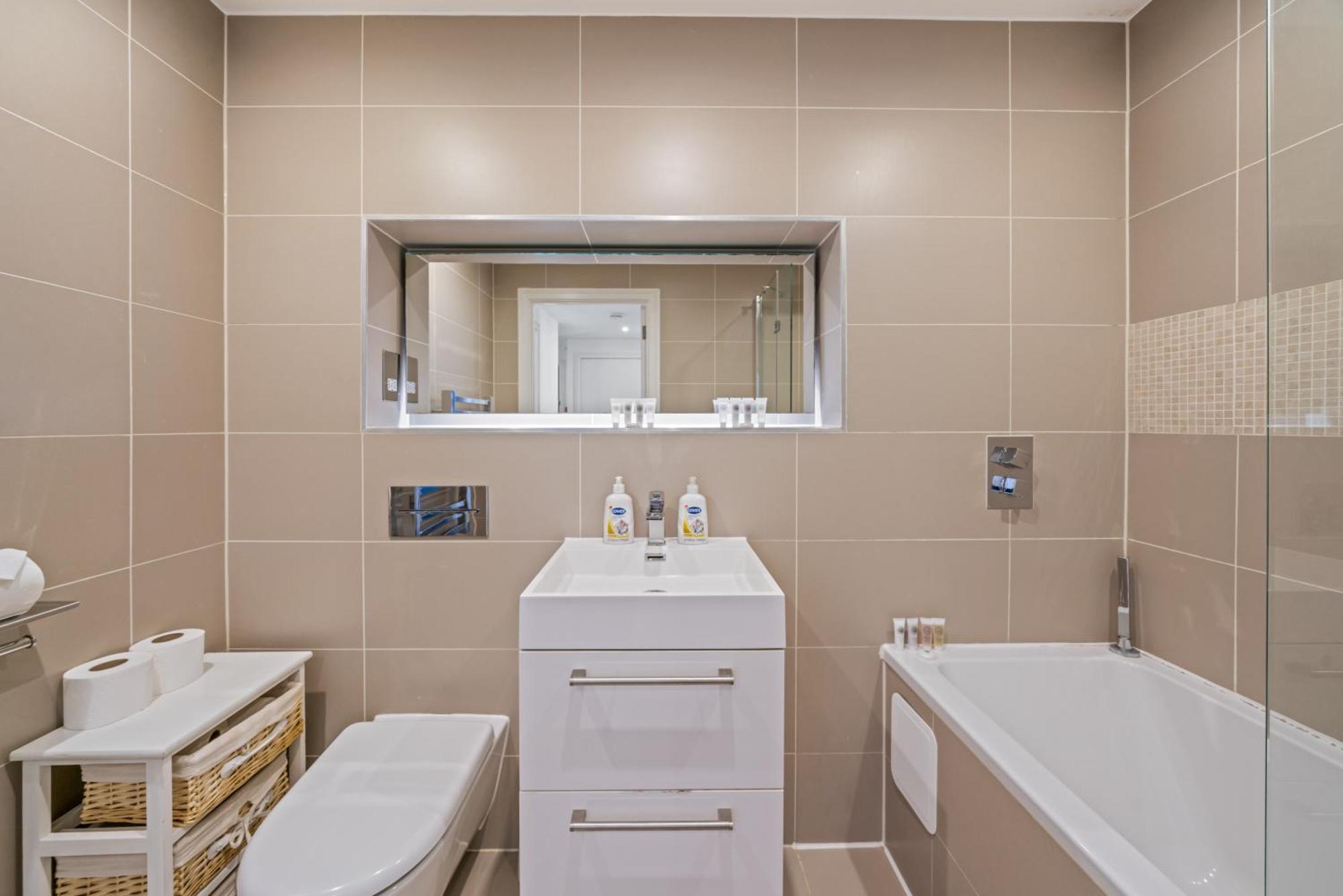 Riverside 1Br With Easy Transport 20Min To City Centre Лондон Экстерьер фото